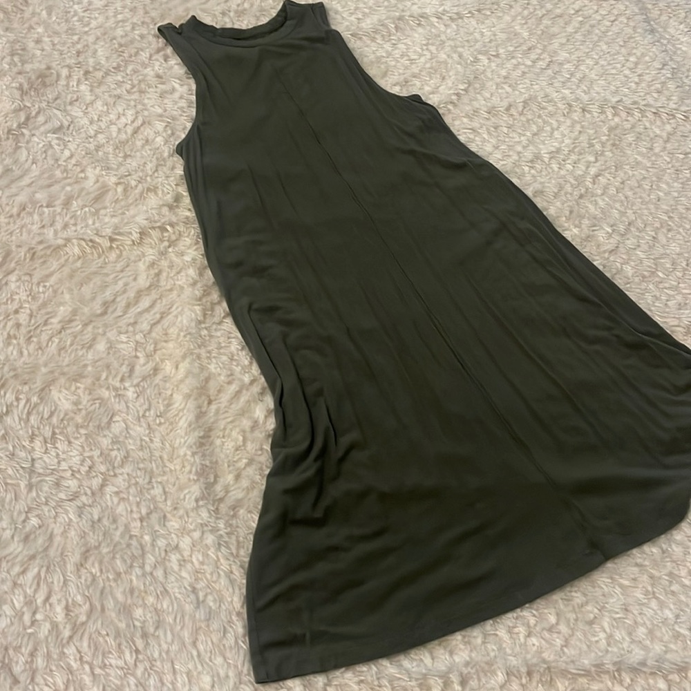 green dress